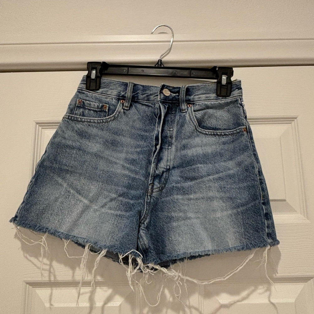 Pacsun Mid rise jean shorts! SIZE 26